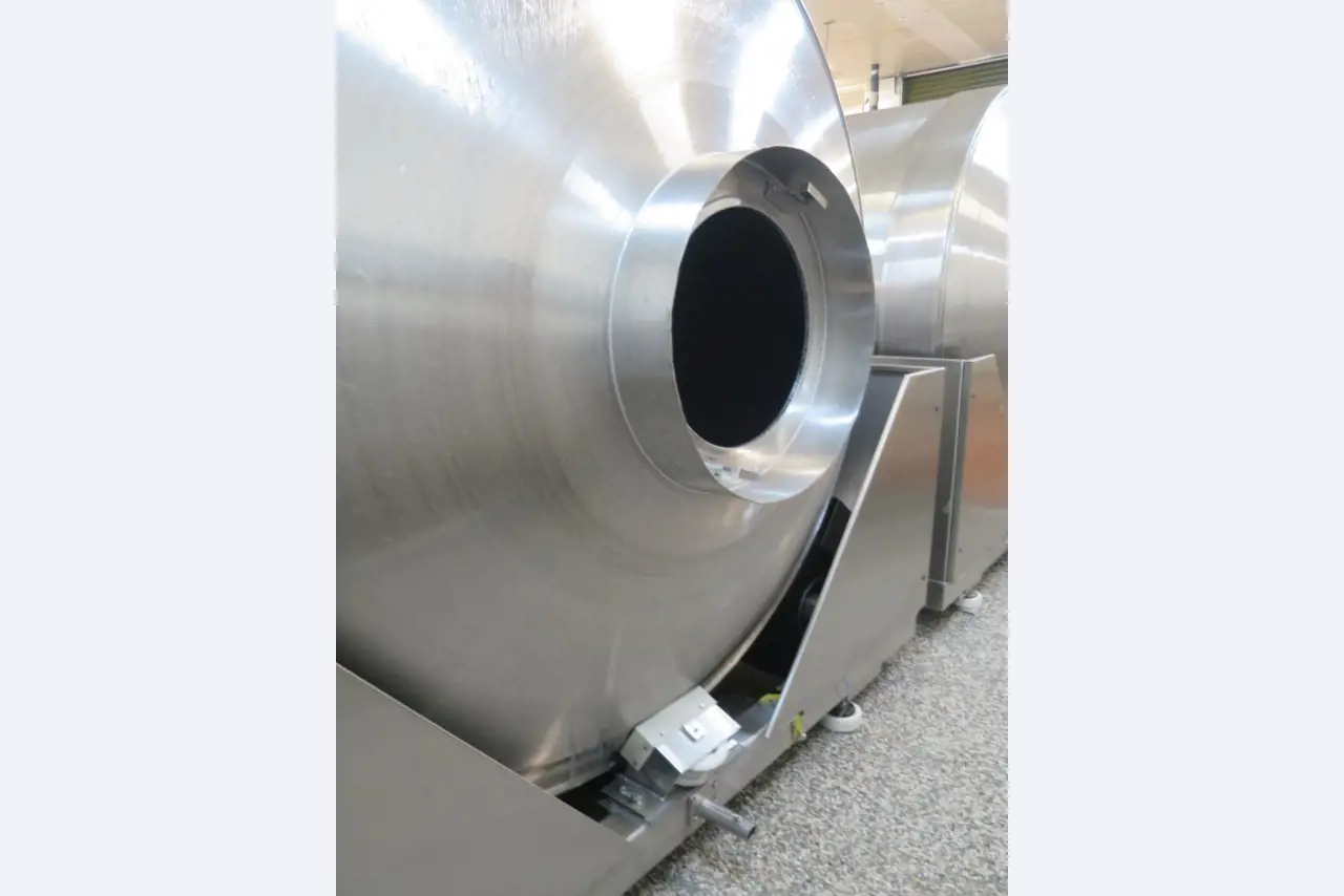 Máquinas bem conservadas para a produção de carnes salgadas/produtos de carne curados e carnes fumadas, máquinas de corte e de embalagem, equipamento de fábrica e de escritório-4