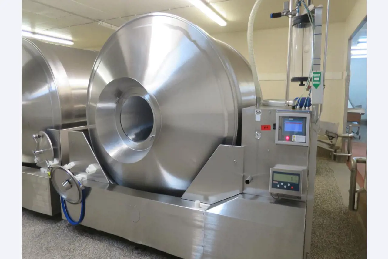 Máquinas bem conservadas para a produção de carnes salgadas/produtos de carne curados e carnes fumadas, máquinas de corte e de embalagem, equipamento de fábrica e de escritório-1