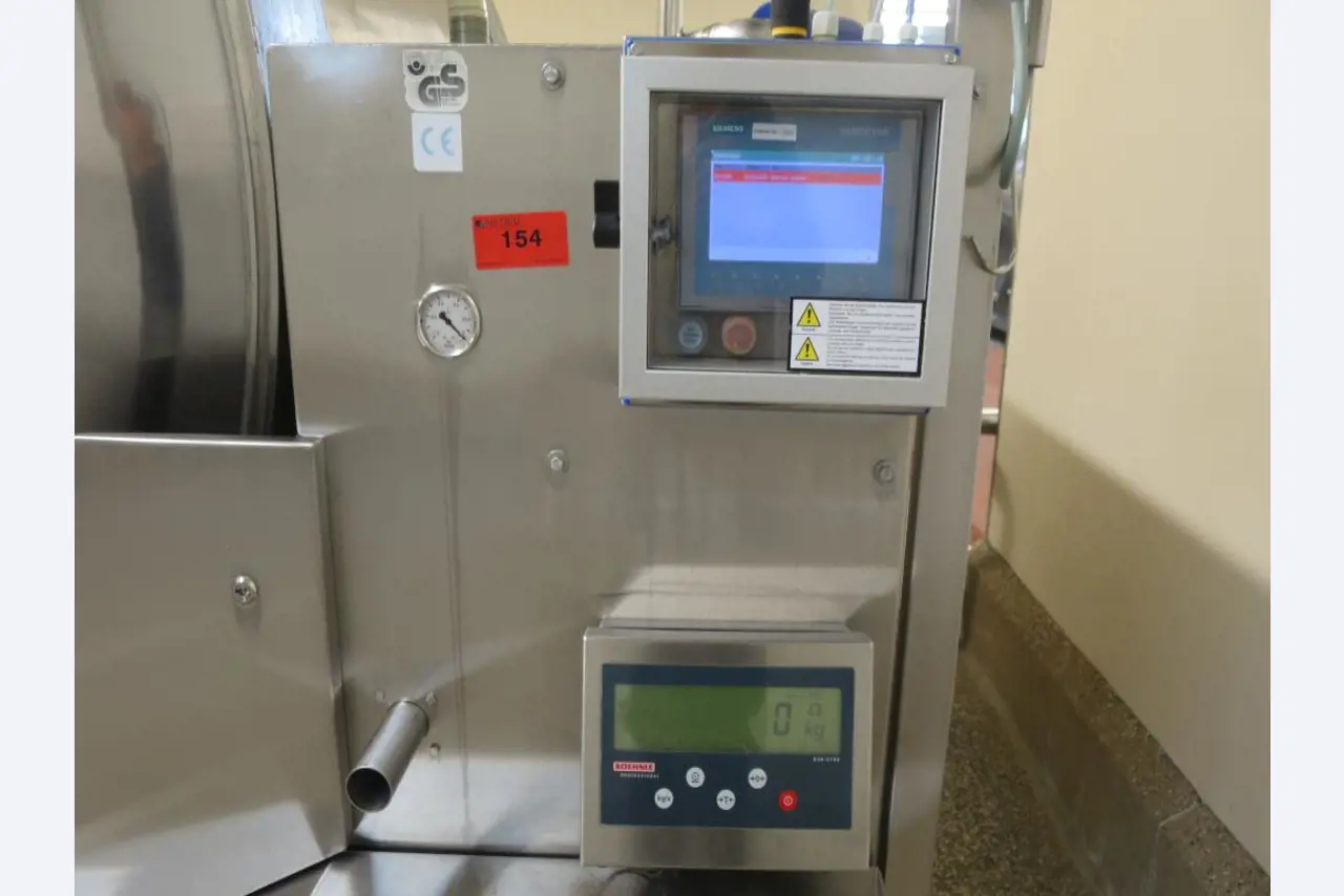 Máquinas bem conservadas para a produção de carnes salgadas/produtos de carne curados e carnes fumadas, máquinas de corte e de embalagem, equipamento de fábrica e de escritório-2