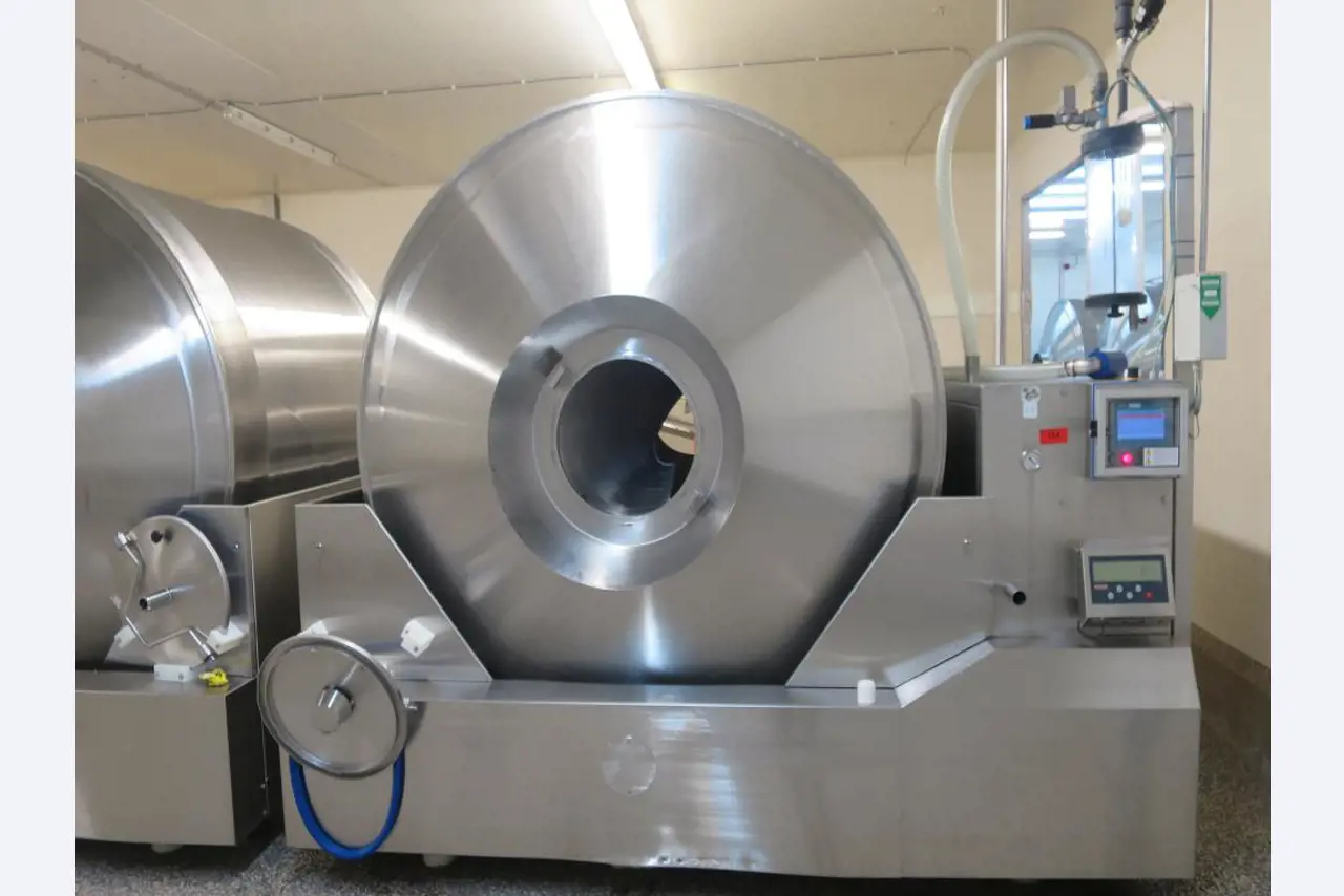 Máquinas bem conservadas para a produção de carnes salgadas/produtos de carne curados e carnes fumadas, máquinas de corte e de embalagem, equipamento de fábrica e de escritório-3