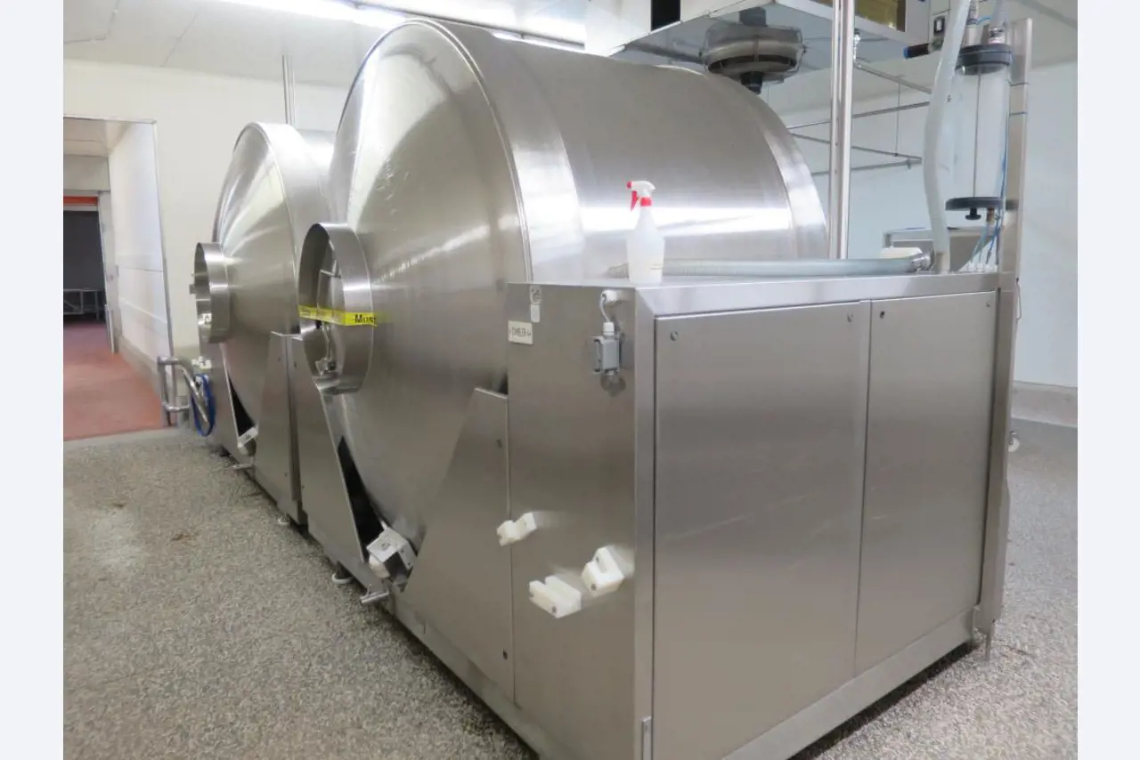 Well-maintained machines for the production of salted meat, cured and smoked products, cutting and packaging machines, operating and office equipment-3