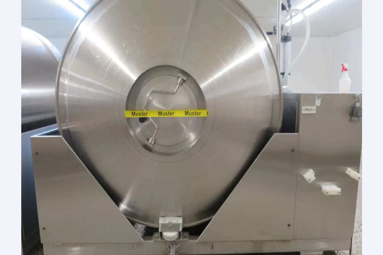 Well-maintained machines for the production of salted meat, cured and smoked products, cutting and packaging machines, operating and office equipment-4