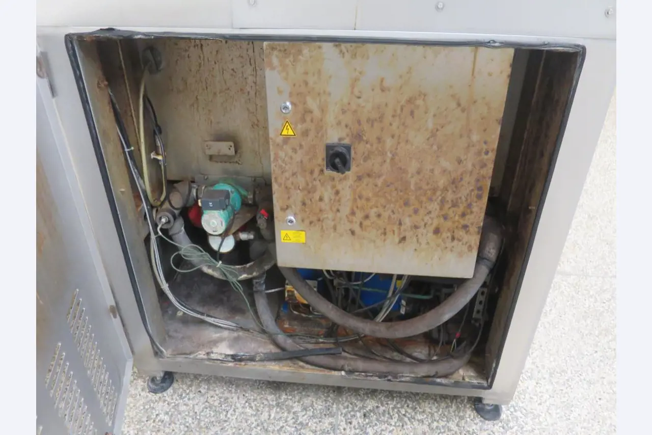 Máquinas bem conservadas para a produção de carnes salgadas/produtos de carne curados e carnes fumadas, máquinas de corte e de embalagem, equipamento de fábrica e de escritório-4