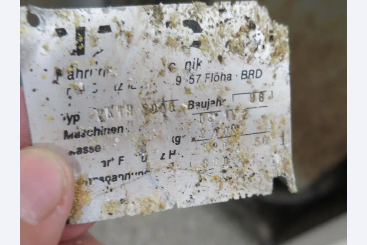 Máquinas bem conservadas para a produção de carnes salgadas/produtos de carne curados e carnes fumadas, máquinas de corte e de embalagem, equipamento de fábrica e de escritório-5