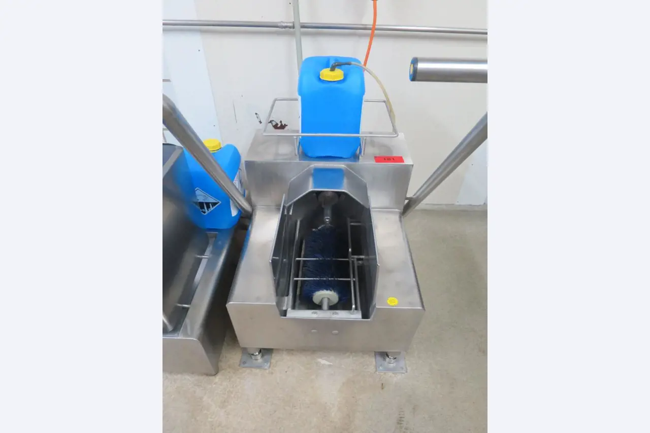 Máquinas bem conservadas para a produção de carnes salgadas/produtos de carne curados e carnes fumadas, máquinas de corte e de embalagem, equipamento de fábrica e de escritório-1