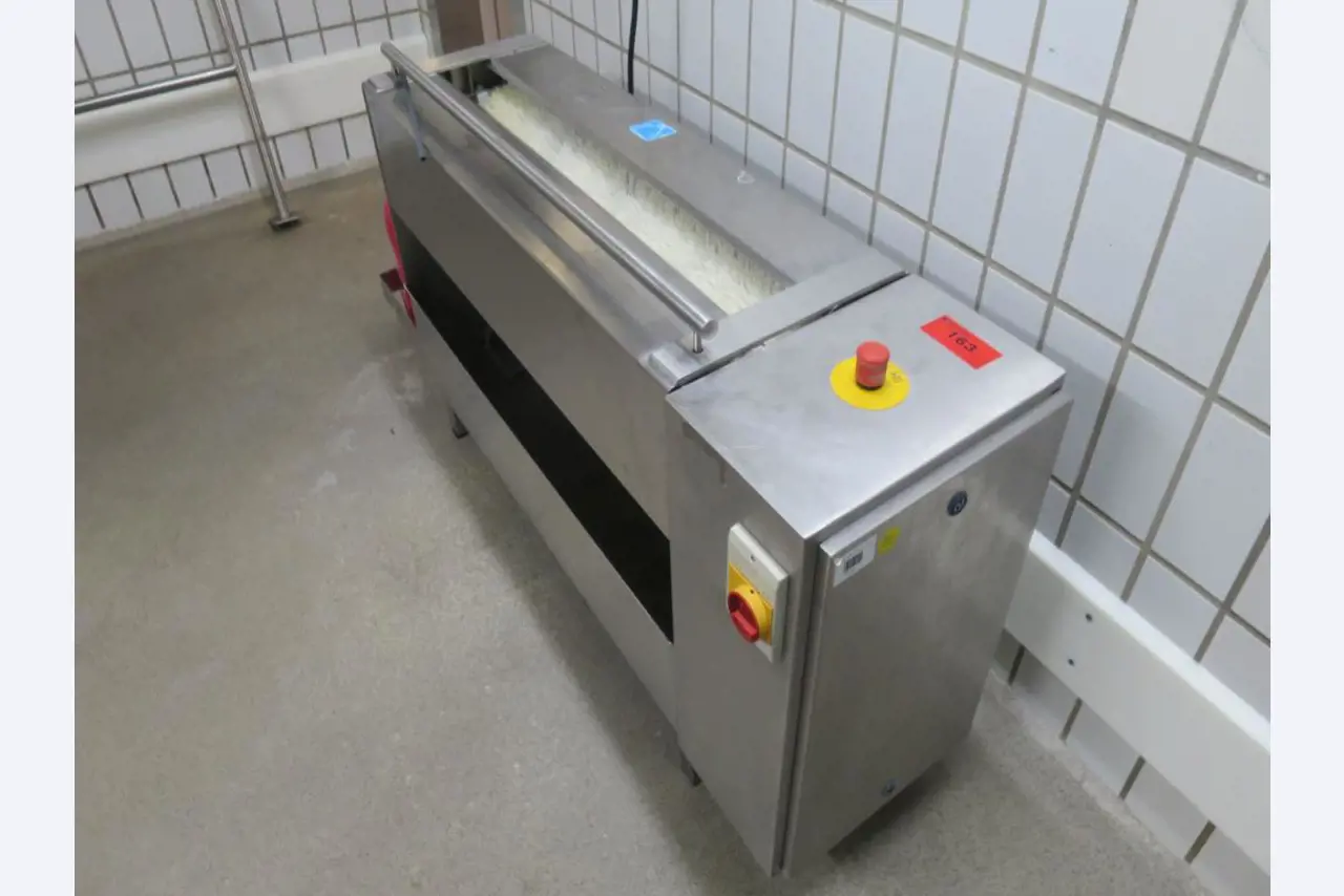 Máquinas bem conservadas para a produção de carnes salgadas/produtos de carne curados e carnes fumadas, máquinas de corte e de embalagem, equipamento de fábrica e de escritório-1