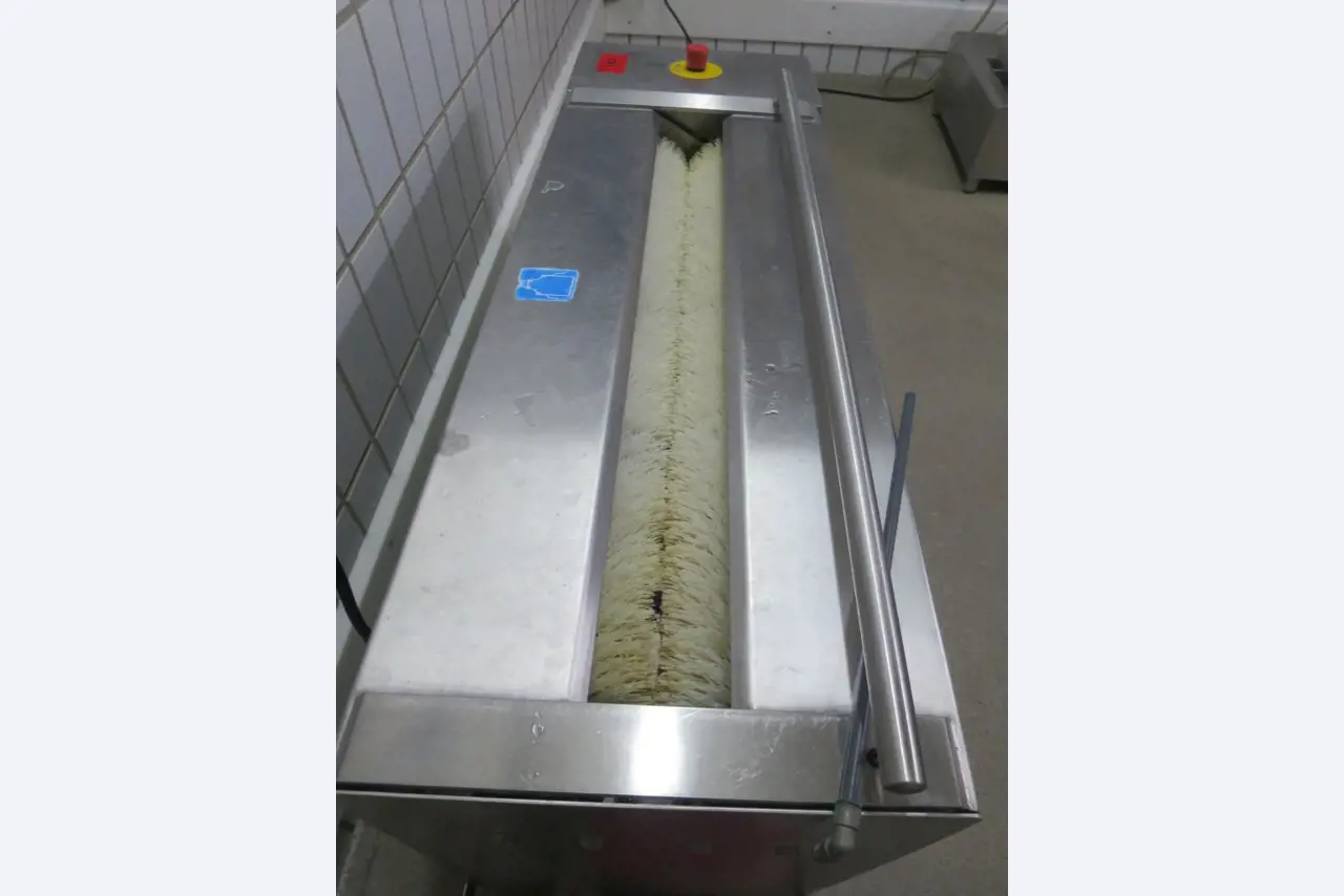 Máquinas bem conservadas para a produção de carnes salgadas/produtos de carne curados e carnes fumadas, máquinas de corte e de embalagem, equipamento de fábrica e de escritório-3