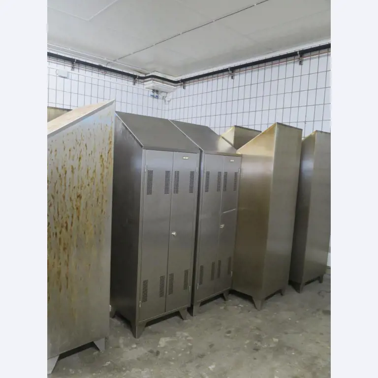 Máquinas bem conservadas para a produção de carnes salgadas/produtos de carne curados e carnes fumadas, máquinas de corte e de embalagem, equipamento de fábrica e de escritório-1