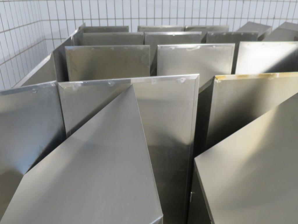 gepflegte Maschinen zur Produktion von gesalzenen Fleisch-/ Pökelwaren und Geräuchertem, Schneide- und Verpackungsmaschinen, Betriebs– und Geschäftsausstattung-2