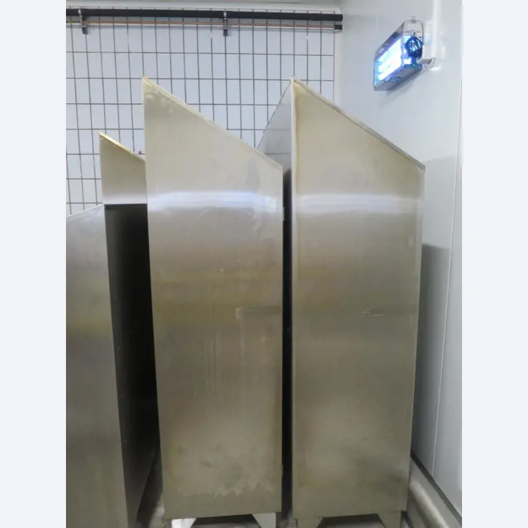 Máquinas bem conservadas para a produção de carnes salgadas/produtos de carne curados e carnes fumadas, máquinas de corte e de embalagem, equipamento de fábrica e de escritório-4