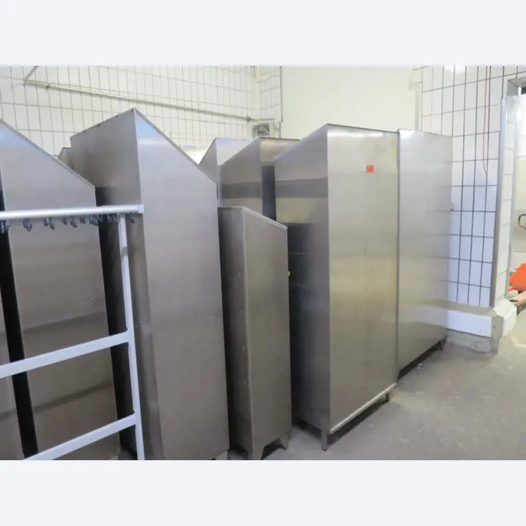 Máquinas bem conservadas para a produção de carnes salgadas/produtos de carne curados e carnes fumadas, máquinas de corte e de embalagem, equipamento de fábrica e de escritório-2