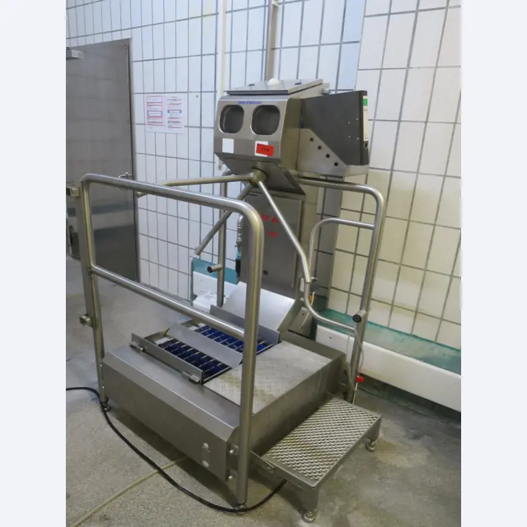 Máquinas bem conservadas para a produção de carnes salgadas/produtos de carne curados e carnes fumadas, máquinas de corte e de embalagem, equipamento de fábrica e de escritório-2