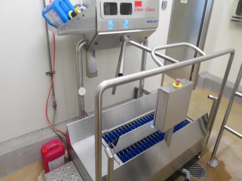 Dobře udržované stroje na výrobu solených masných výrobků a uzenin, porcovací a balicí stroje, tovární a kancelářské vybavení.-1