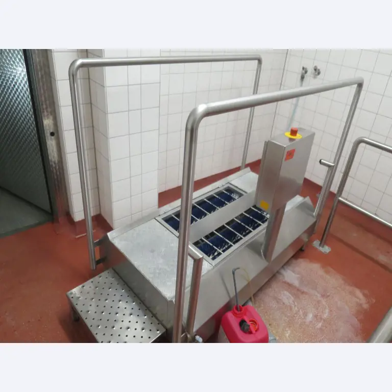 Máquinas bem conservadas para a produção de carnes salgadas/produtos de carne curados e carnes fumadas, máquinas de corte e de embalagem, equipamento de fábrica e de escritório-1