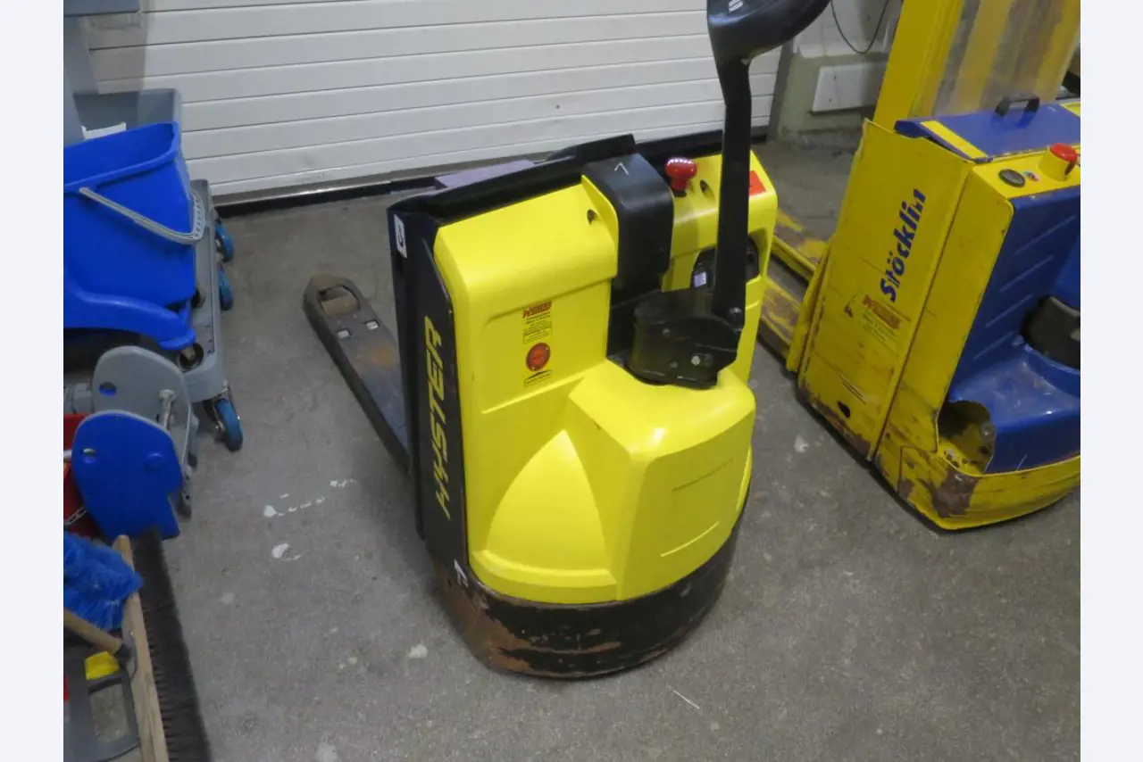 Máquinas bem conservadas para a produção de carnes salgadas/produtos de carne curados e carnes fumadas, máquinas de corte e de embalagem, equipamento de fábrica e de escritório-1