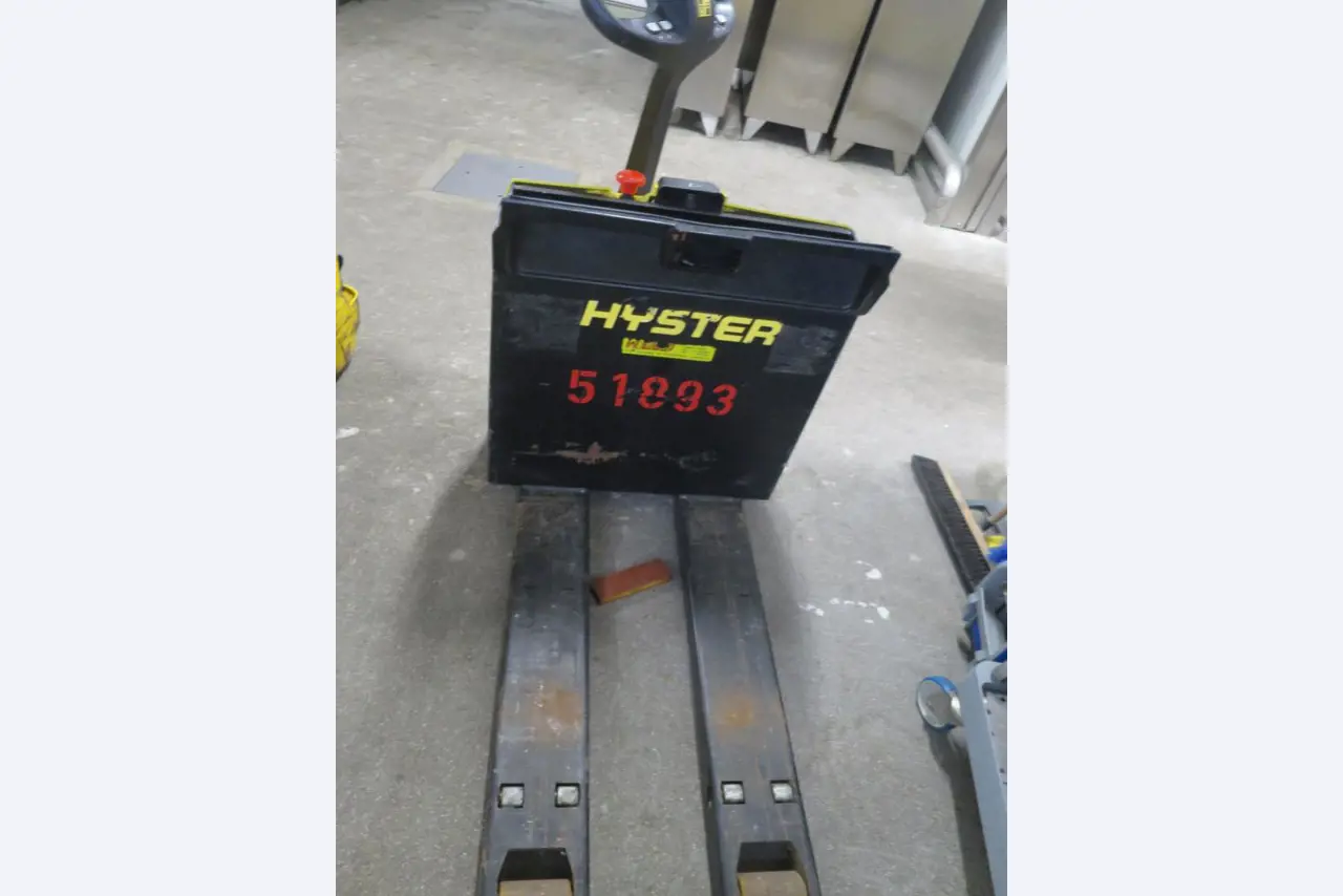 Máquinas bem conservadas para a produção de carnes salgadas/produtos de carne curados e carnes fumadas, máquinas de corte e de embalagem, equipamento de fábrica e de escritório-3