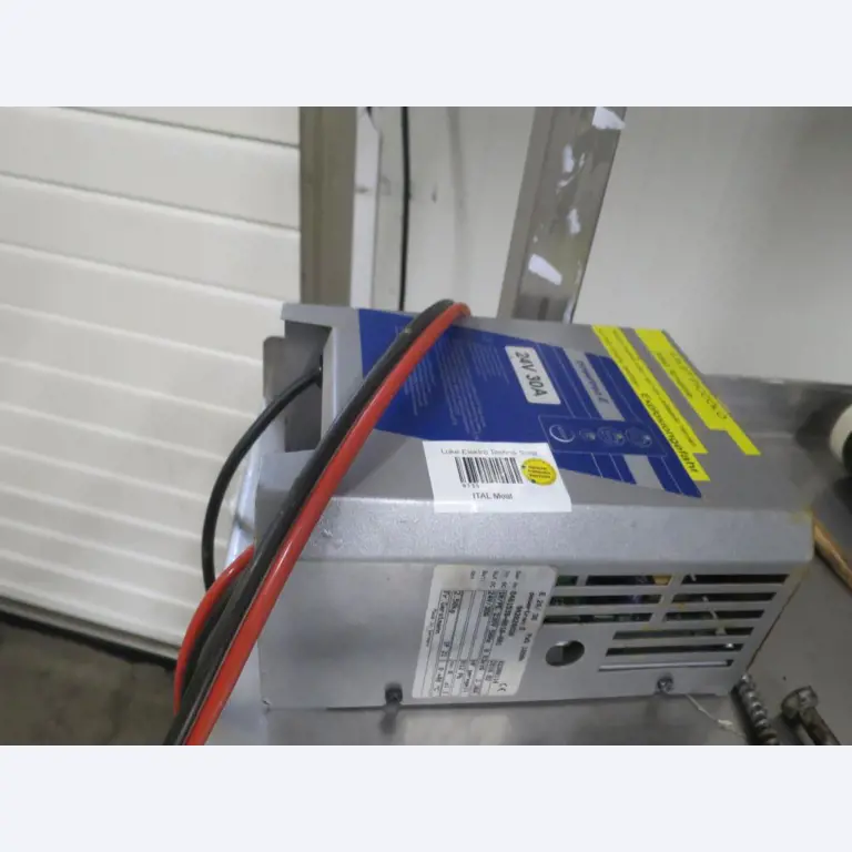 Máquinas bem conservadas para a produção de carnes salgadas/produtos de carne curados e carnes fumadas, máquinas de corte e de embalagem, equipamento de fábrica e de escritório-4