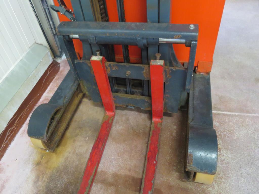 gepflegte Maschinen zur Produktion von gesalzenen Fleisch-/ Pökelwaren und Geräuchertem, Schneide- und Verpackungsmaschinen, Betriebs– und Geschäftsausstattung-5