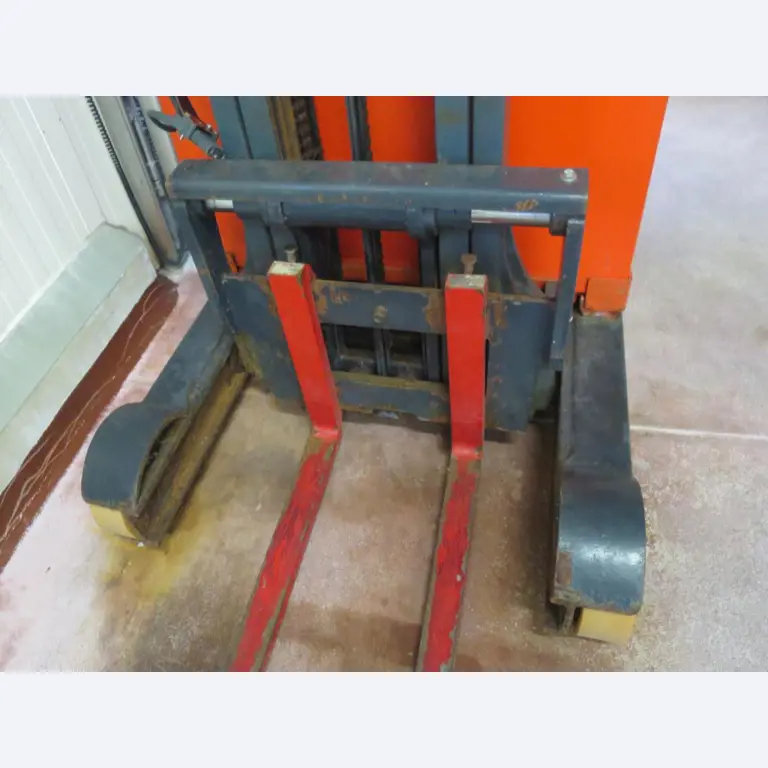 Máquinas bem conservadas para a produção de carnes salgadas/produtos de carne curados e carnes fumadas, máquinas de corte e de embalagem, equipamento de fábrica e de escritório-5