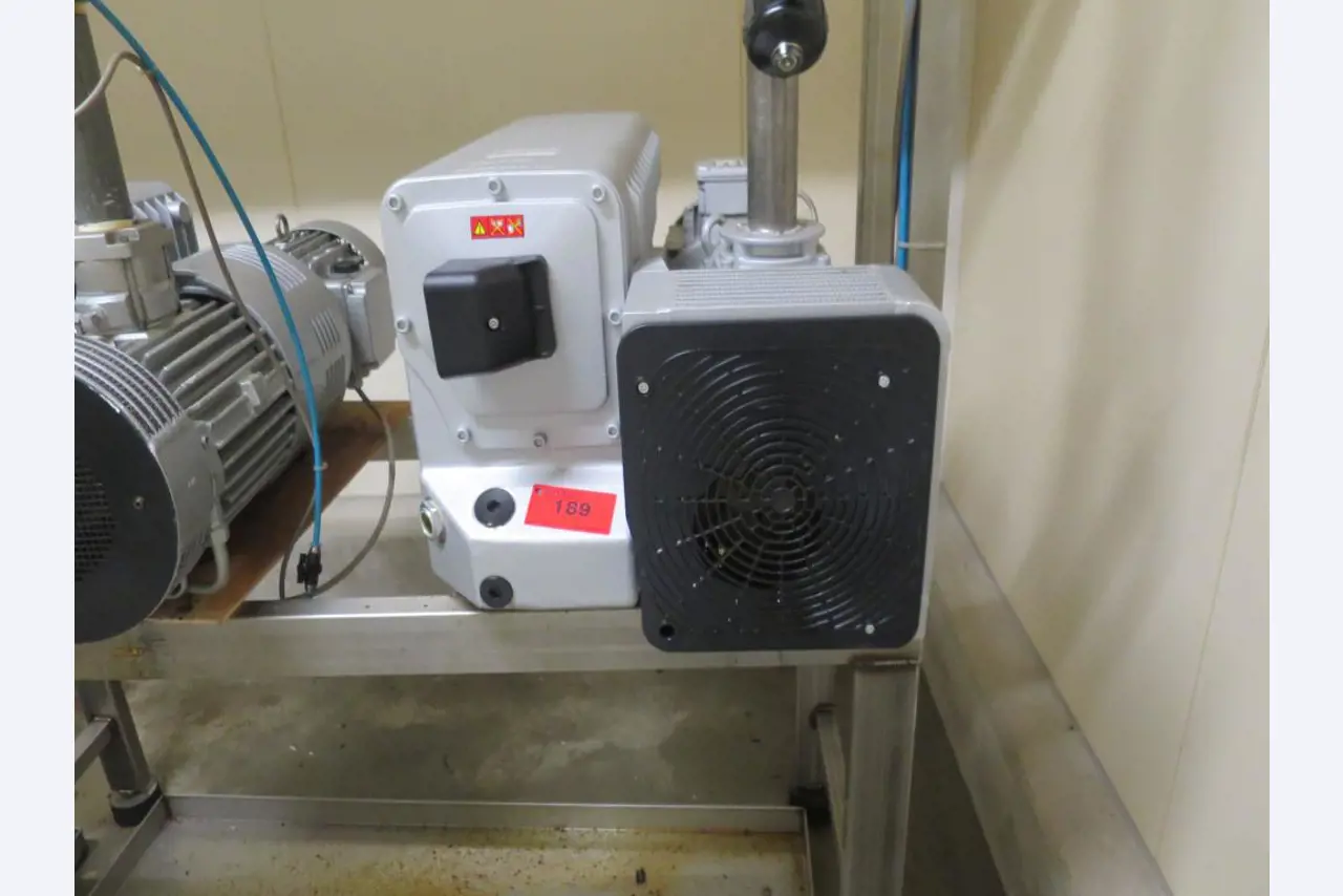 Máquinas bem conservadas para a produção de carnes salgadas/produtos de carne curados e carnes fumadas, máquinas de corte e de embalagem, equipamento de fábrica e de escritório-1