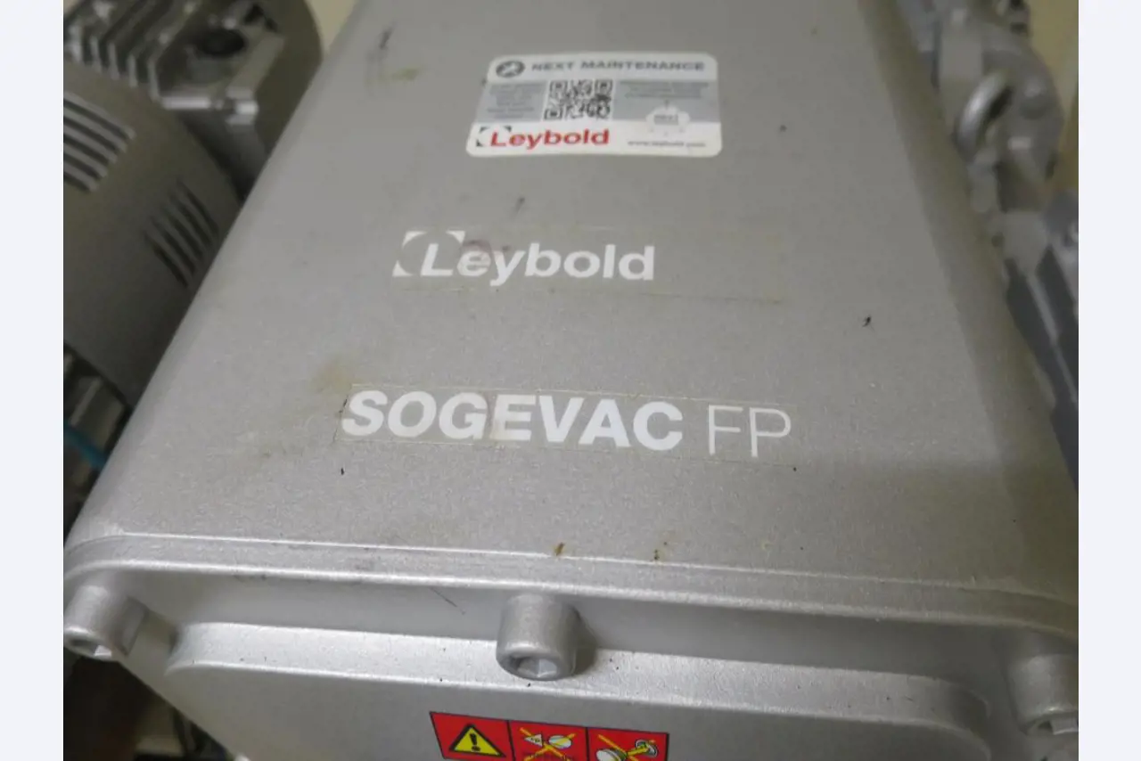 Máquinas bem conservadas para a produção de carnes salgadas/produtos de carne curados e carnes fumadas, máquinas de corte e de embalagem, equipamento de fábrica e de escritório-2