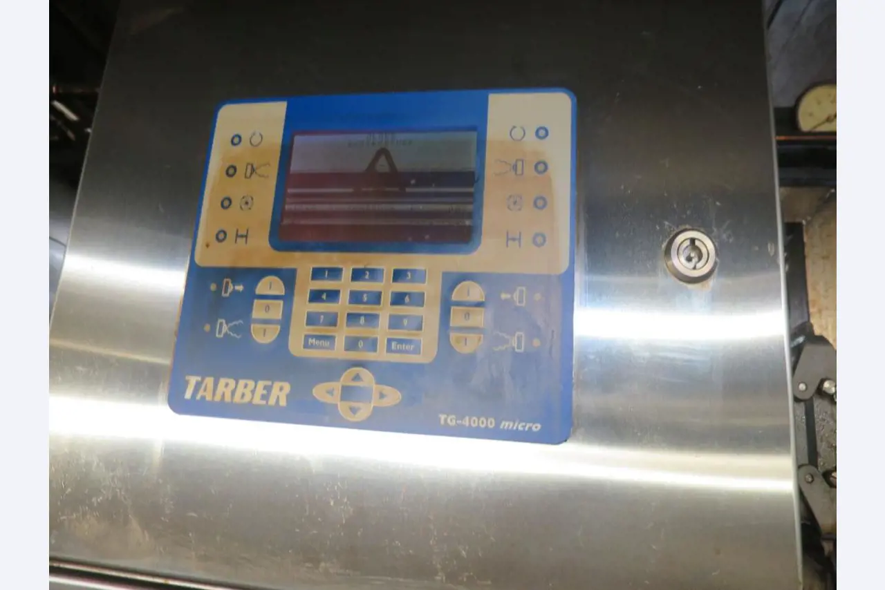 Máquinas bem conservadas para a produção de carnes salgadas/produtos de carne curados e carnes fumadas, máquinas de corte e de embalagem, equipamento de fábrica e de escritório-2