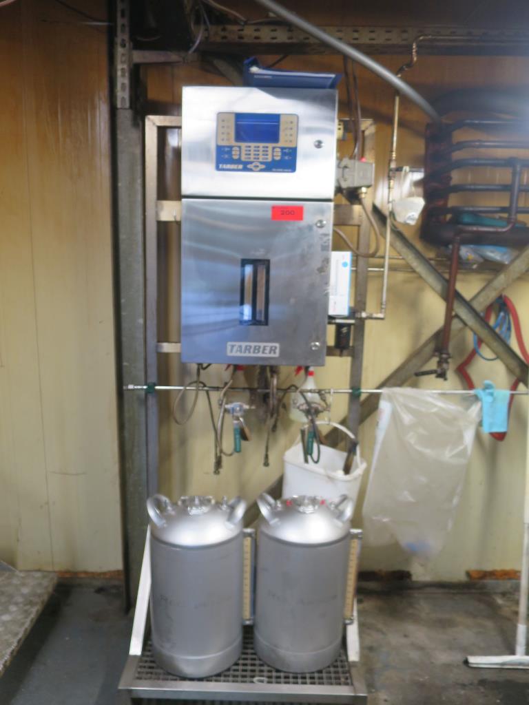 gepflegte Maschinen zur Produktion von gesalzenen Fleisch-/ Pökelwaren und Geräuchertem, Schneide- und Verpackungsmaschinen, Betriebs– und Geschäftsausstattung-1