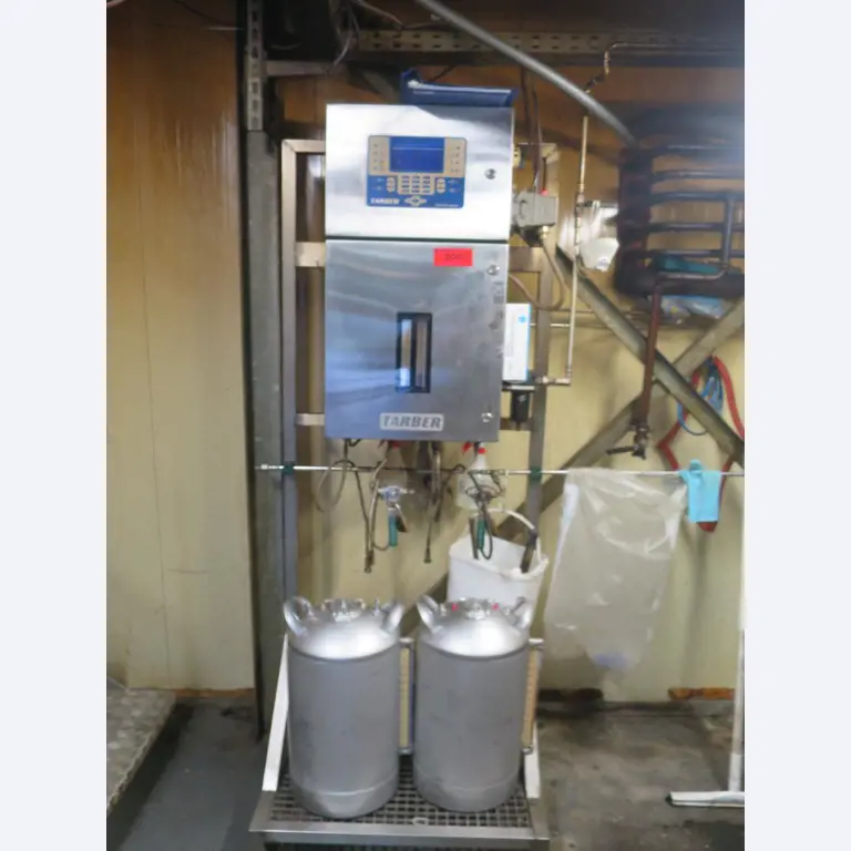 Máquinas bem conservadas para a produção de carnes salgadas/produtos de carne curados e carnes fumadas, máquinas de corte e de embalagem, equipamento de fábrica e de escritório-1