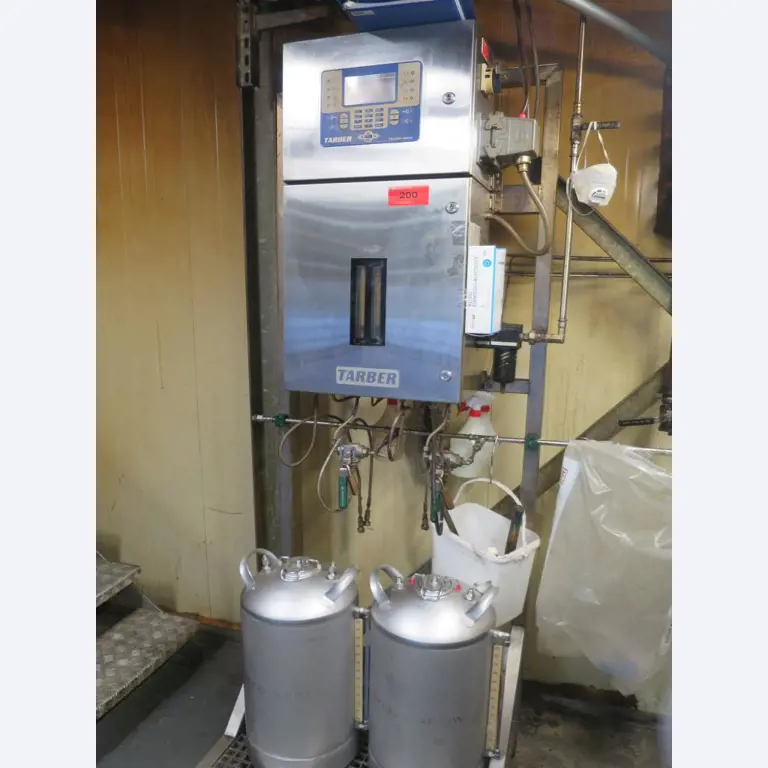 Máquinas bem conservadas para a produção de carnes salgadas/produtos de carne curados e carnes fumadas, máquinas de corte e de embalagem, equipamento de fábrica e de escritório-2