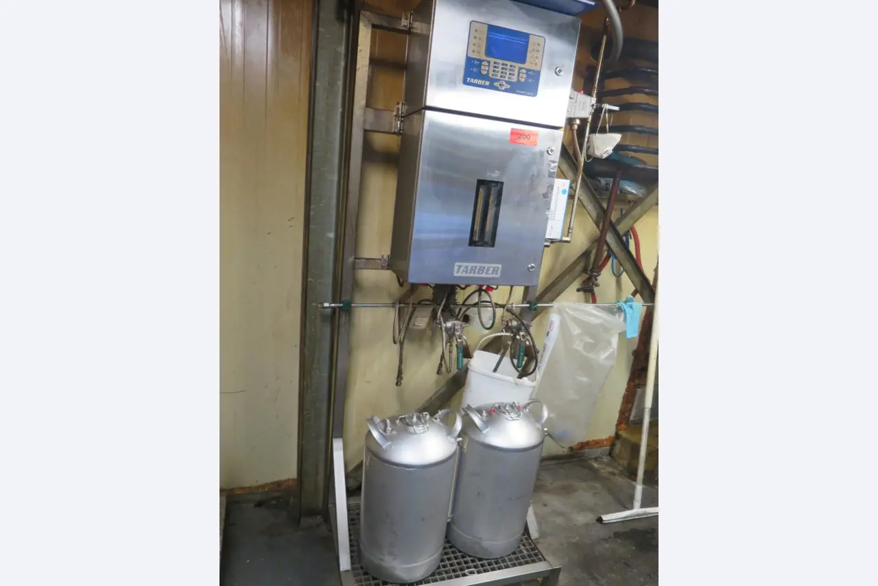 Máquinas bem conservadas para a produção de carnes salgadas/produtos de carne curados e carnes fumadas, máquinas de corte e de embalagem, equipamento de fábrica e de escritório-4