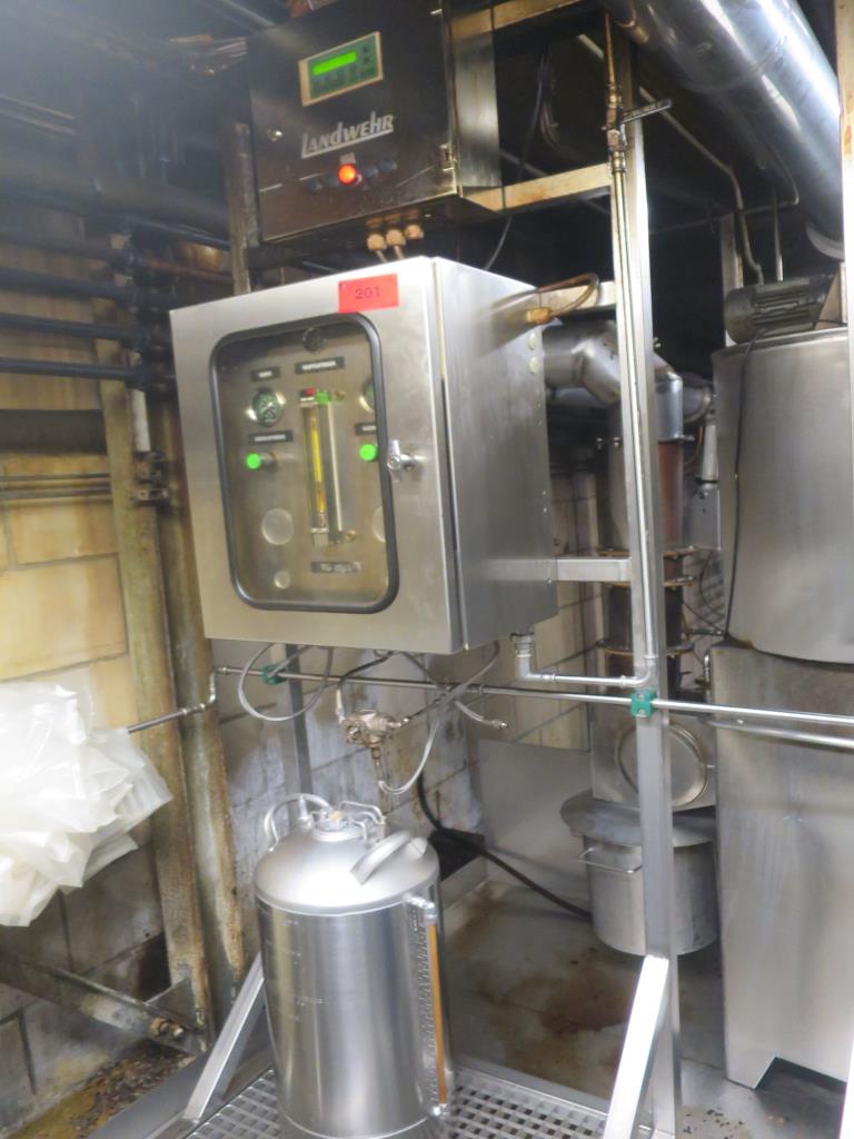 gepflegte Maschinen zur Produktion von gesalzenen Fleisch-/ Pökelwaren und Geräuchertem, Schneide- und Verpackungsmaschinen, Betriebs– und Geschäftsausstattung-1