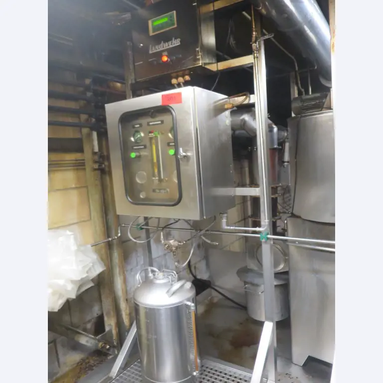 Máquinas bem conservadas para a produção de carnes salgadas/produtos de carne curados e carnes fumadas, máquinas de corte e de embalagem, equipamento de fábrica e de escritório-1