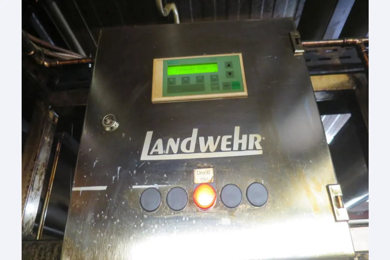 Máquinas bem conservadas para a produção de carnes salgadas/produtos de carne curados e carnes fumadas, máquinas de corte e de embalagem, equipamento de fábrica e de escritório-2