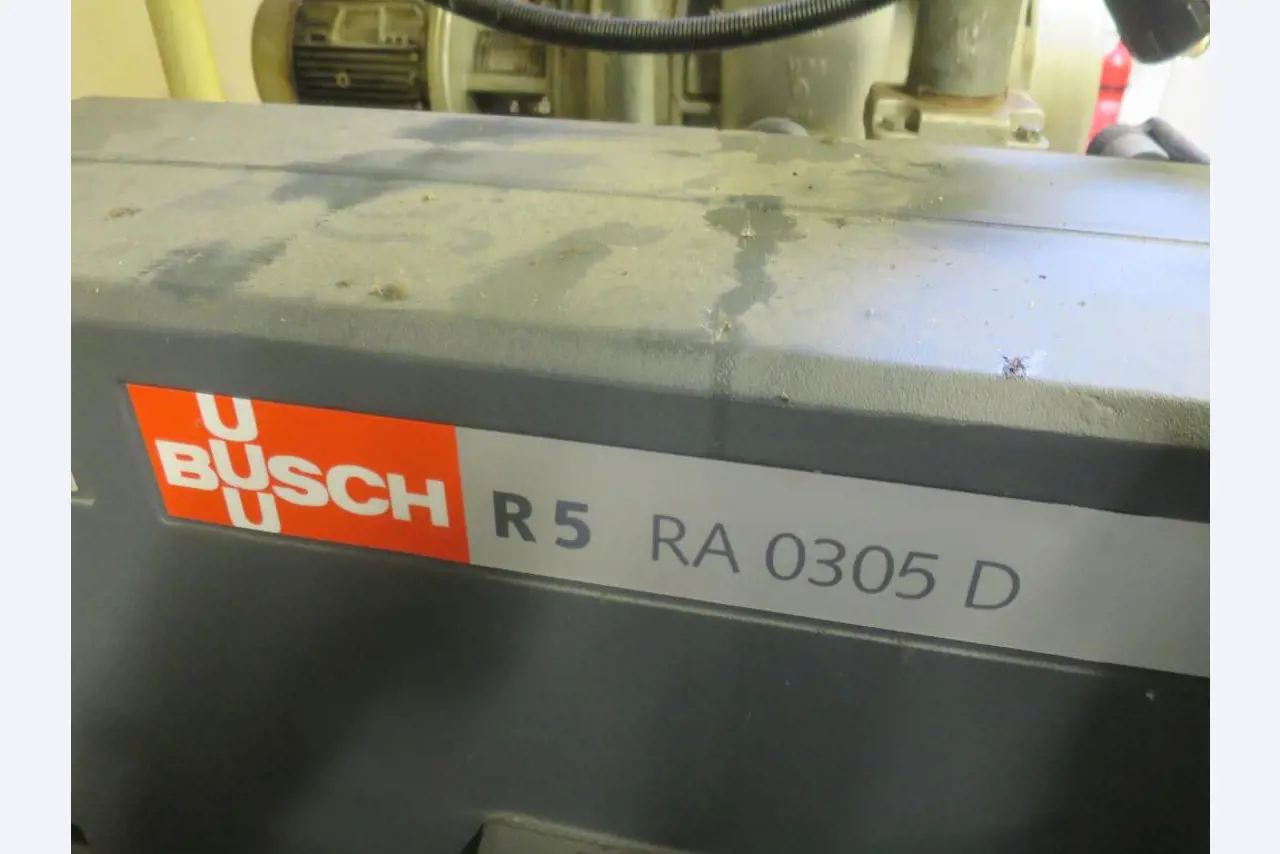 Máquinas bem conservadas para a produção de carnes salgadas/produtos de carne curados e carnes fumadas, máquinas de corte e de embalagem, equipamento de fábrica e de escritório-2