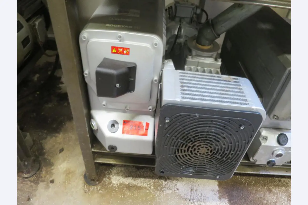 Máquinas bem conservadas para a produção de carnes salgadas/produtos de carne curados e carnes fumadas, máquinas de corte e de embalagem, equipamento de fábrica e de escritório-1