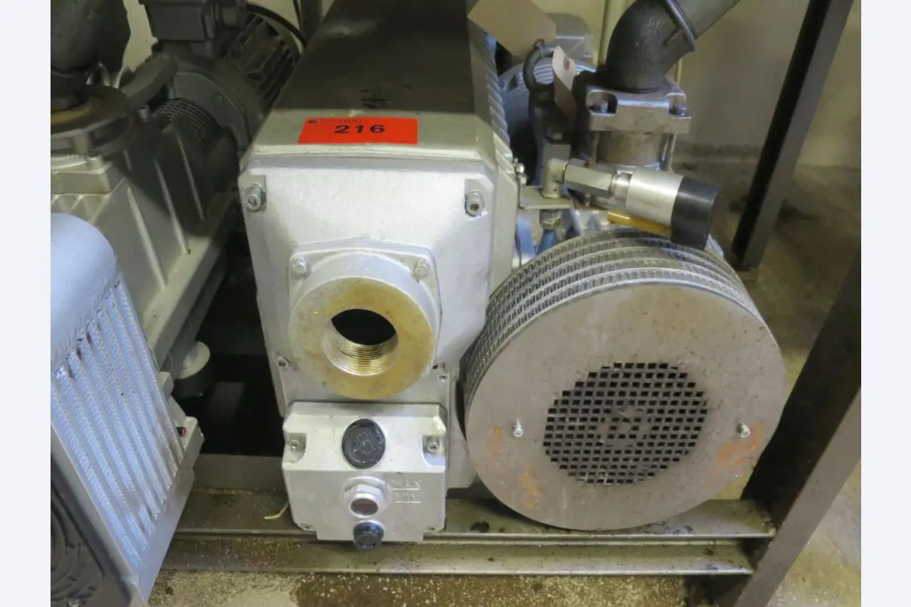 Máquinas bem conservadas para a produção de carnes salgadas/produtos de carne curados e carnes fumadas, máquinas de corte e de embalagem, equipamento de fábrica e de escritório-1