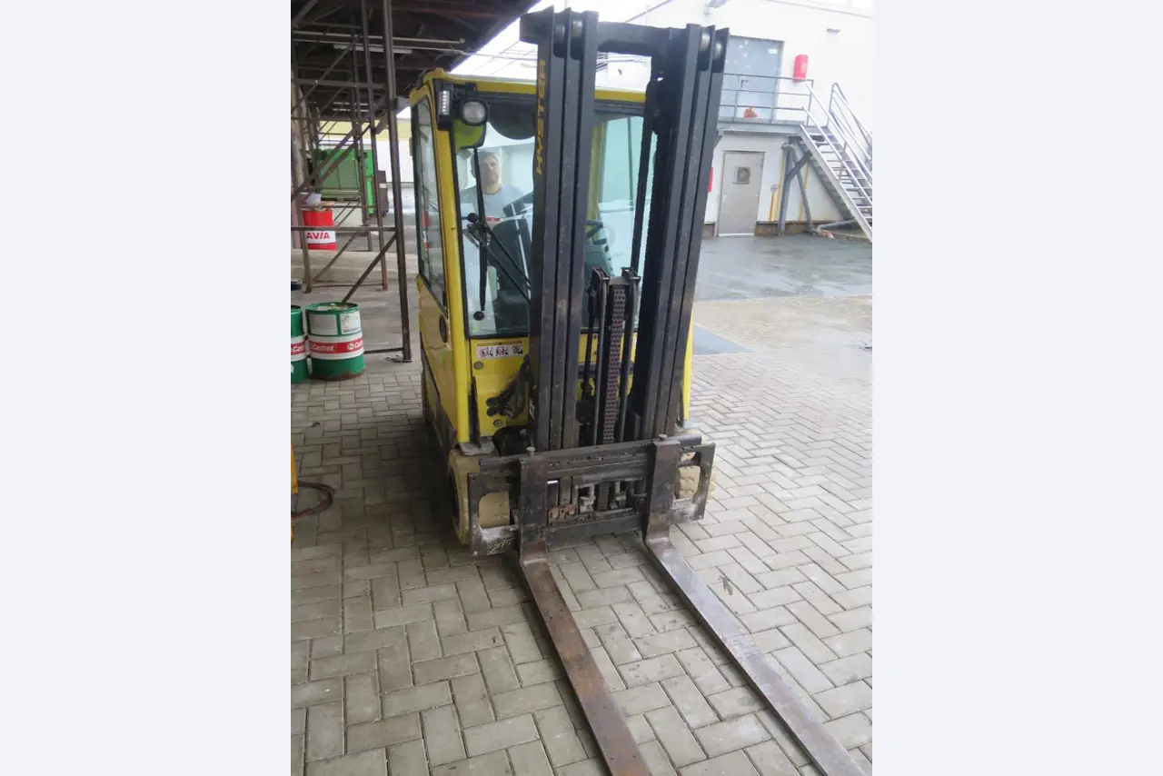 Máquinas bem conservadas para a produção de carnes salgadas/produtos de carne curados e carnes fumadas, máquinas de corte e de embalagem, equipamento de fábrica e de escritório-1