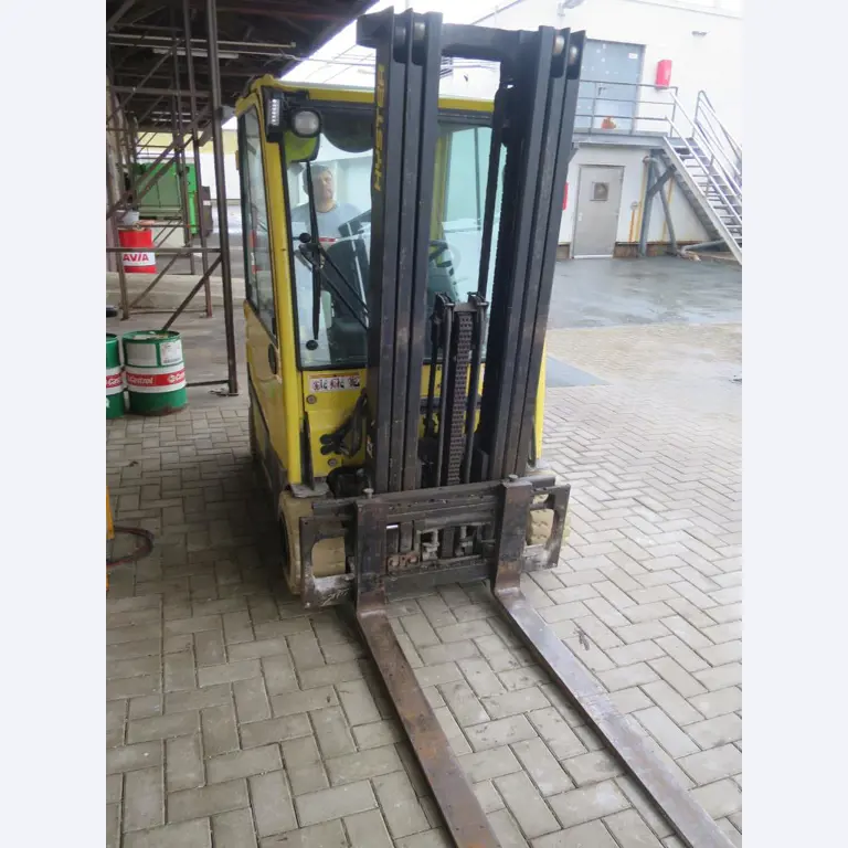 Máquinas bem conservadas para a produção de carnes salgadas/produtos de carne curados e carnes fumadas, máquinas de corte e de embalagem, equipamento de fábrica e de escritório-1