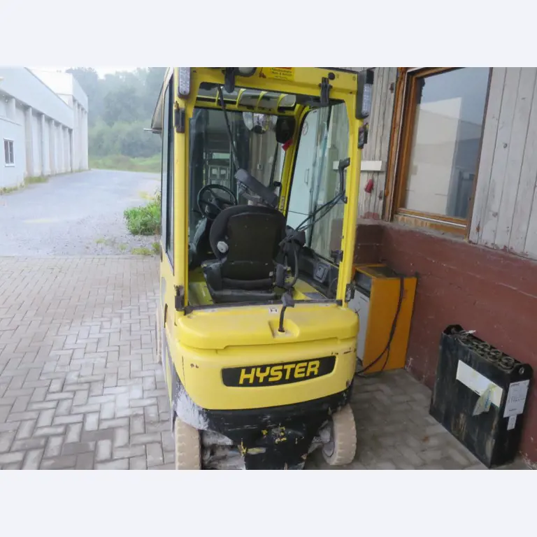 Máquinas bem conservadas para a produção de carnes salgadas/produtos de carne curados e carnes fumadas, máquinas de corte e de embalagem, equipamento de fábrica e de escritório-4