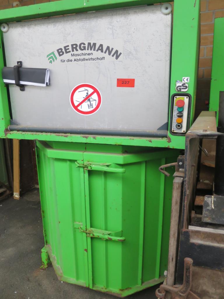 gepflegte Maschinen zur Produktion von gesalzenen Fleisch-/ Pökelwaren und Geräuchertem, Schneide- und Verpackungsmaschinen, Betriebs– und Geschäftsausstattung-1