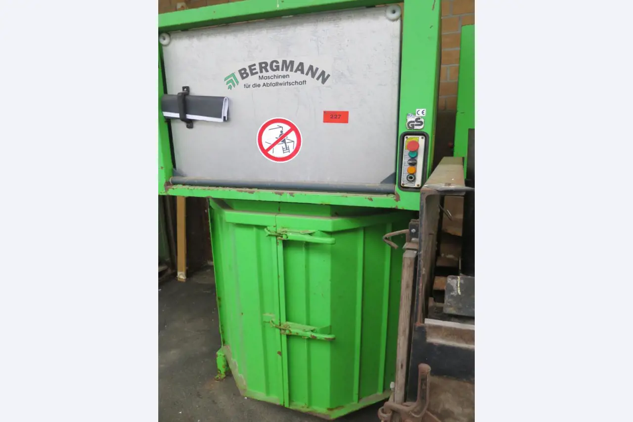 Máquinas bem conservadas para a produção de carnes salgadas/produtos de carne curados e carnes fumadas, máquinas de corte e de embalagem, equipamento de fábrica e de escritório-1