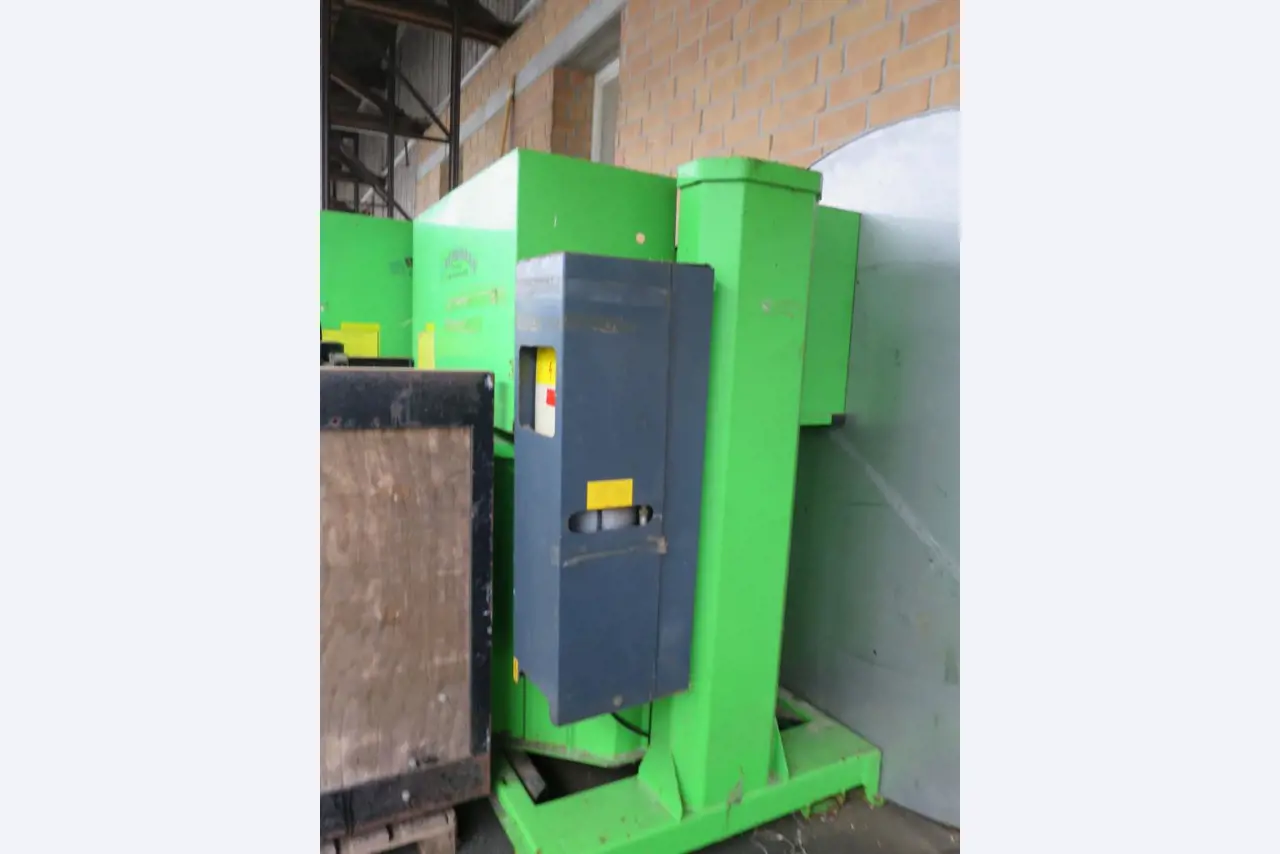 Máquinas bem conservadas para a produção de carnes salgadas/produtos de carne curados e carnes fumadas, máquinas de corte e de embalagem, equipamento de fábrica e de escritório-4