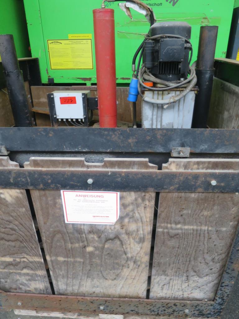 gepflegte Maschinen zur Produktion von gesalzenen Fleisch-/ Pökelwaren und Geräuchertem, Schneide- und Verpackungsmaschinen, Betriebs– und Geschäftsausstattung-5