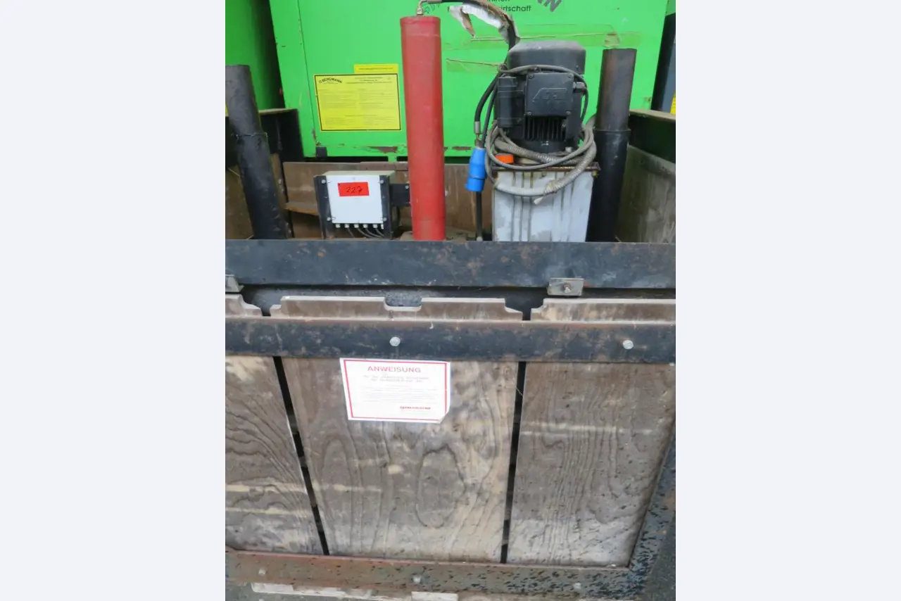 Máquinas bem conservadas para a produção de carnes salgadas/produtos de carne curados e carnes fumadas, máquinas de corte e de embalagem, equipamento de fábrica e de escritório-5