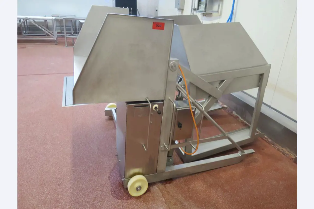 Máquinas bem conservadas para a produção de carnes salgadas/produtos de carne curados e carnes fumadas, máquinas de corte e de embalagem, equipamento de fábrica e de escritório-1