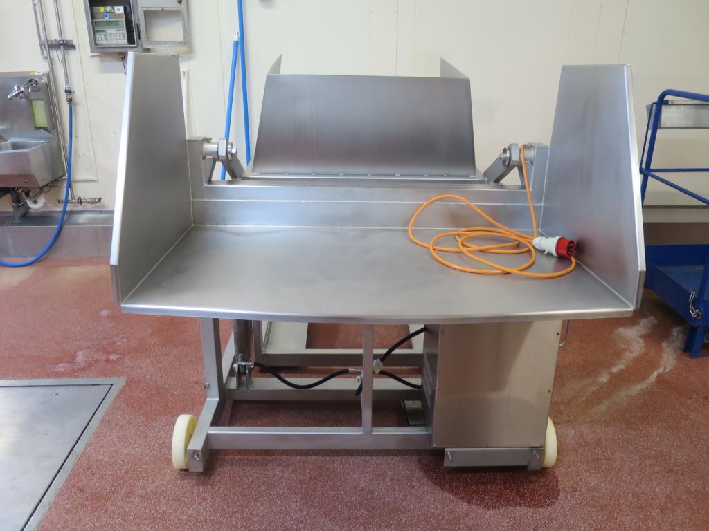Well-maintained machines for the production of salted meat, cured and smoked products, cutting and packaging machines, operating and office equipment-3