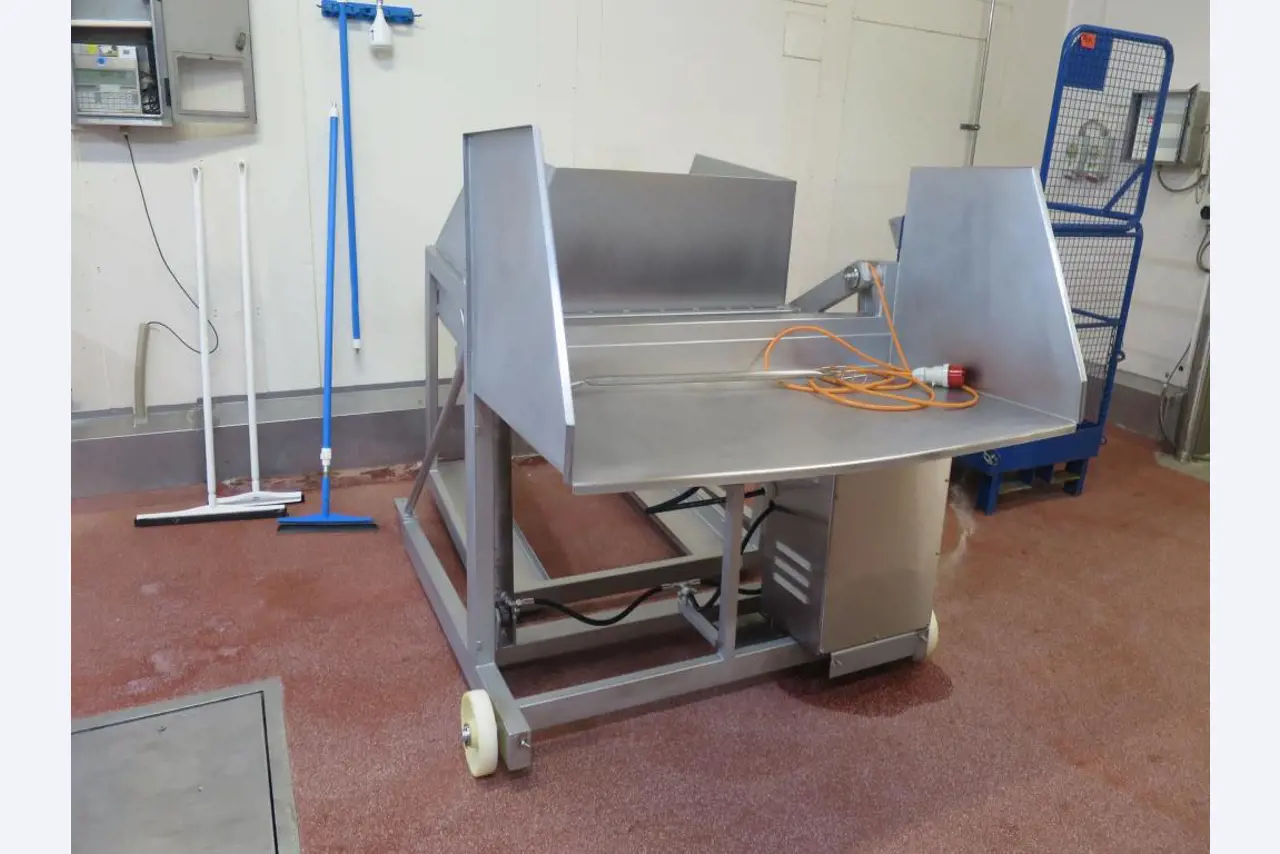 Máquinas bem conservadas para a produção de carnes salgadas/produtos de carne curados e carnes fumadas, máquinas de corte e de embalagem, equipamento de fábrica e de escritório-5