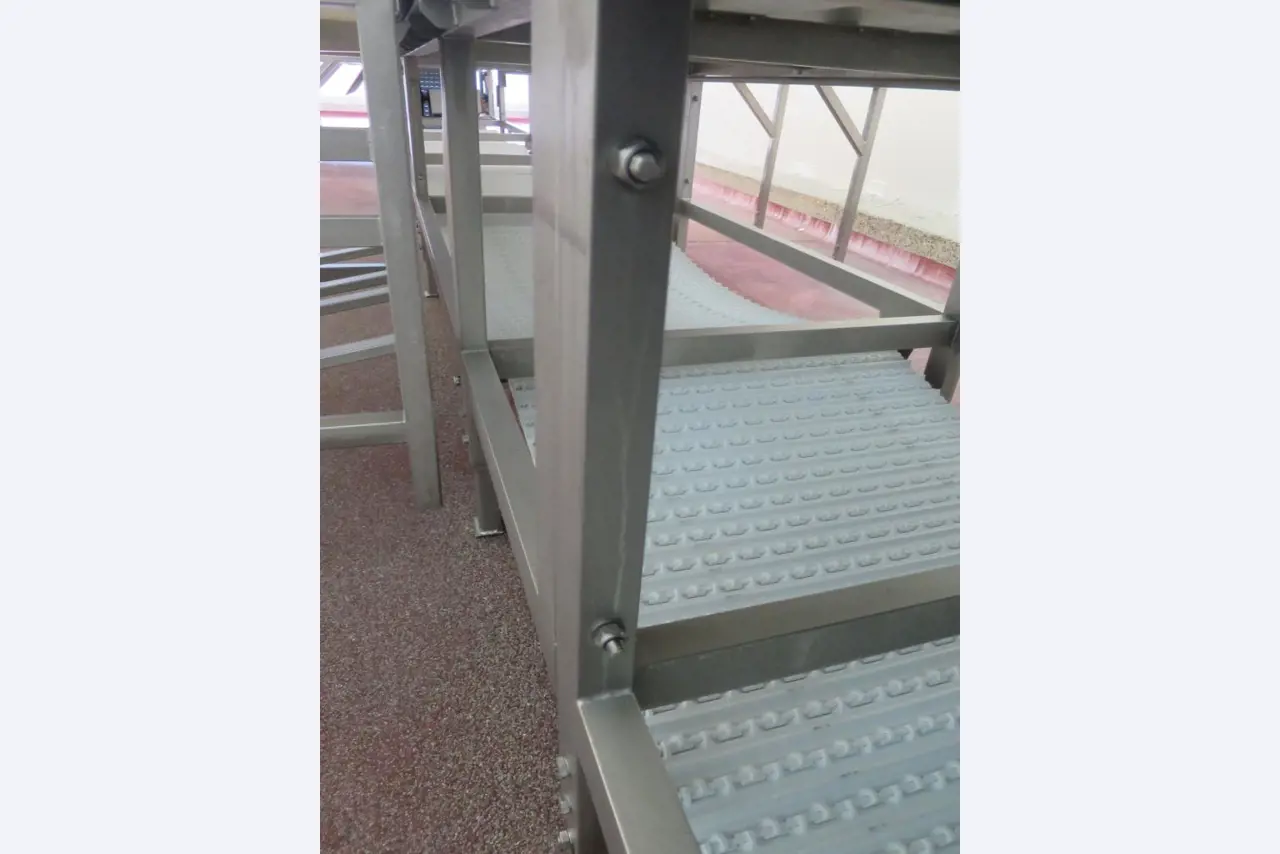 Máquinas bem conservadas para a produção de carnes salgadas/produtos de carne curados e carnes fumadas, máquinas de corte e de embalagem, equipamento de fábrica e de escritório-3