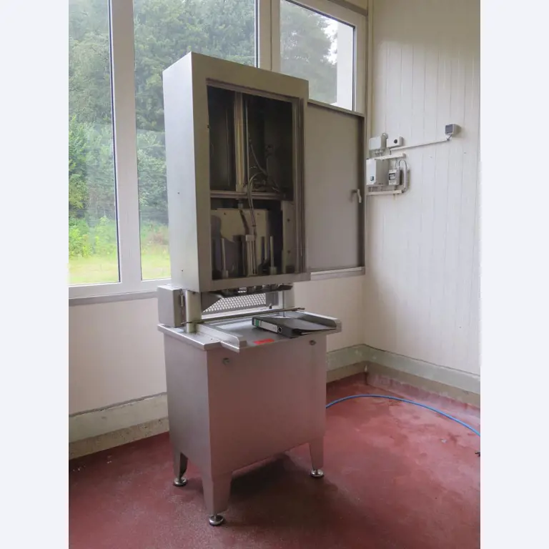 Máquinas bem conservadas para a produção de carnes salgadas/produtos de carne curados e carnes fumadas, máquinas de corte e de embalagem, equipamento de fábrica e de escritório-1