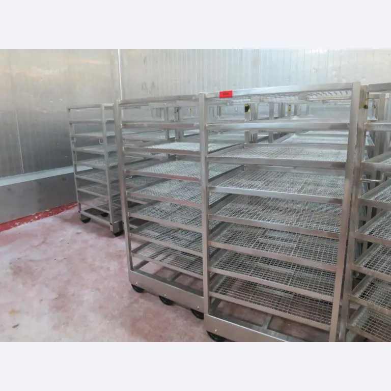 Máquinas bem conservadas para a produção de carnes salgadas/produtos de carne curados e carnes fumadas, máquinas de corte e de embalagem, equipamento de fábrica e de escritório-1